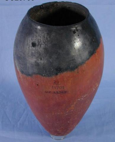 Predynastic black-topped pottery vessel excavated at Mostagedda in 1929, UCL (UC25785).
