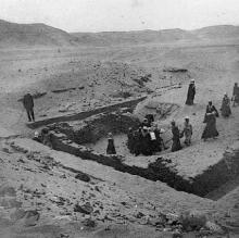 Photograph of work being carried out at Perabsen's tomb at Umm el-Ga'ab. Naville et al. 1914: plate XX fig. 1. 