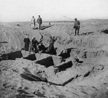 Photograph of work being carried out at Perabsen's tomb at Umm el-Ga'ab. Naville et al. 1914: plate XX fig. 2.